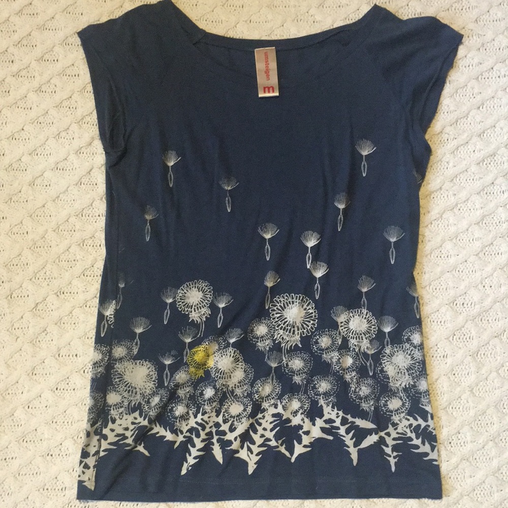 Blue umsteigen shirt with dandelion artwork women’s M